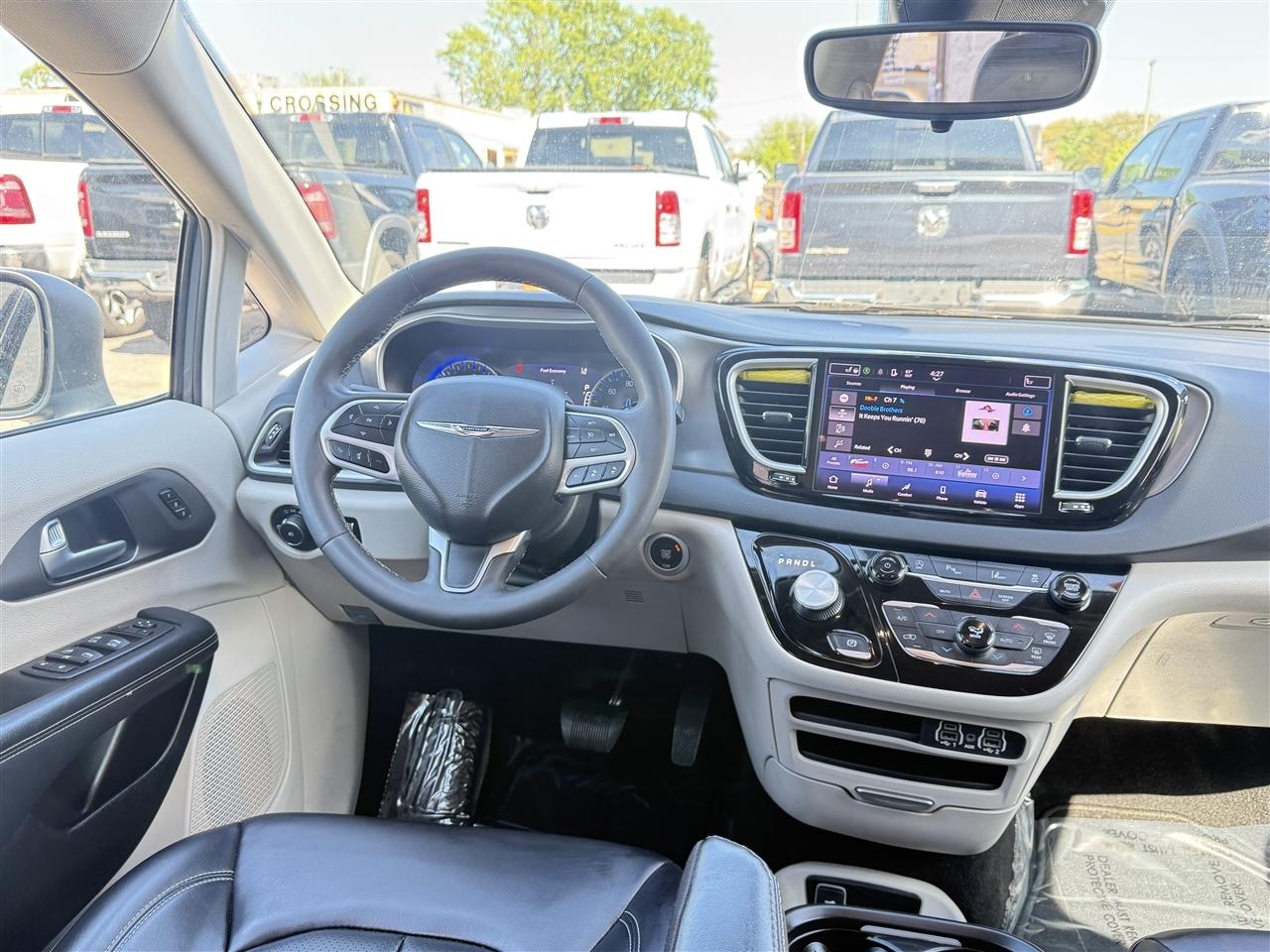Chrysler Pacifica Touring L FWD 2023