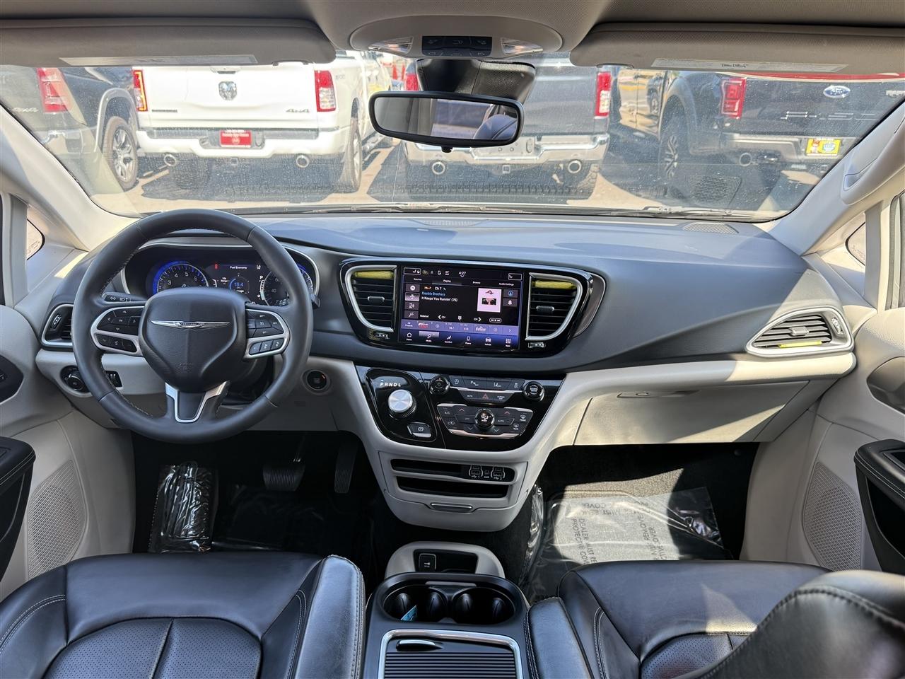 Chrysler Pacifica Touring L FWD 2023