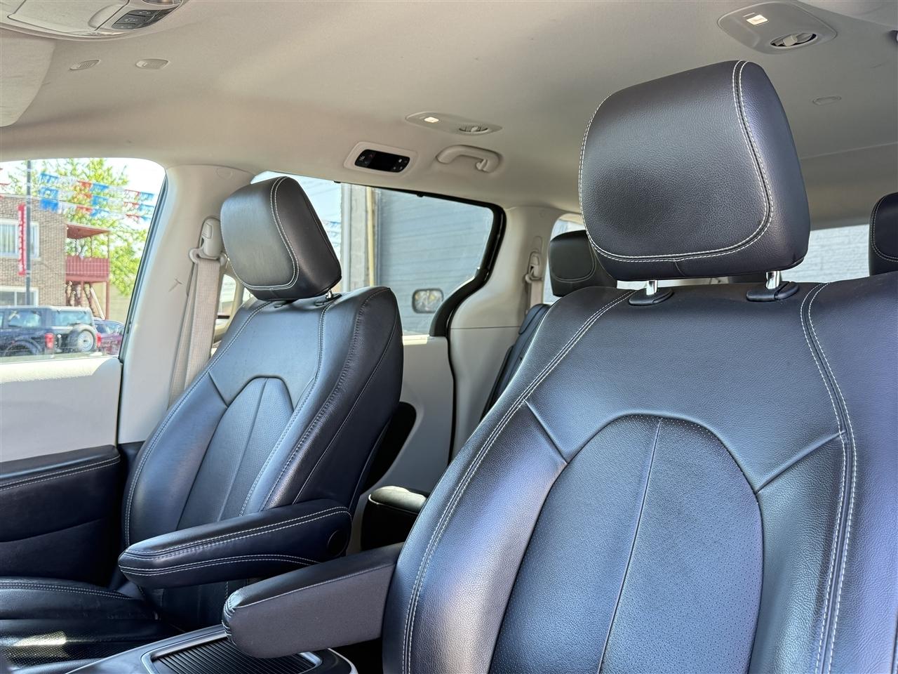 Chrysler Pacifica Touring L FWD 2022