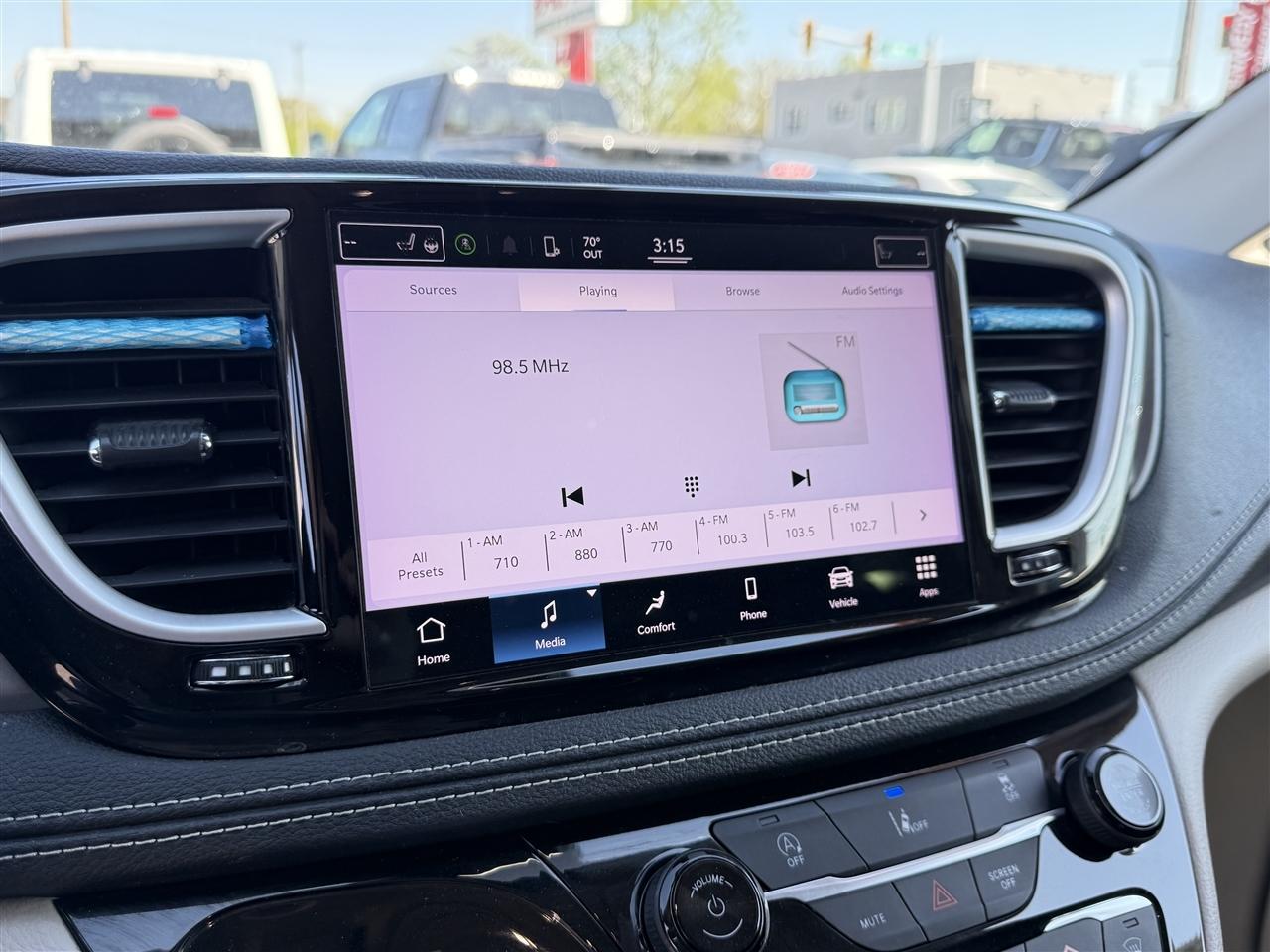 Chrysler Pacifica Touring L FWD 2022