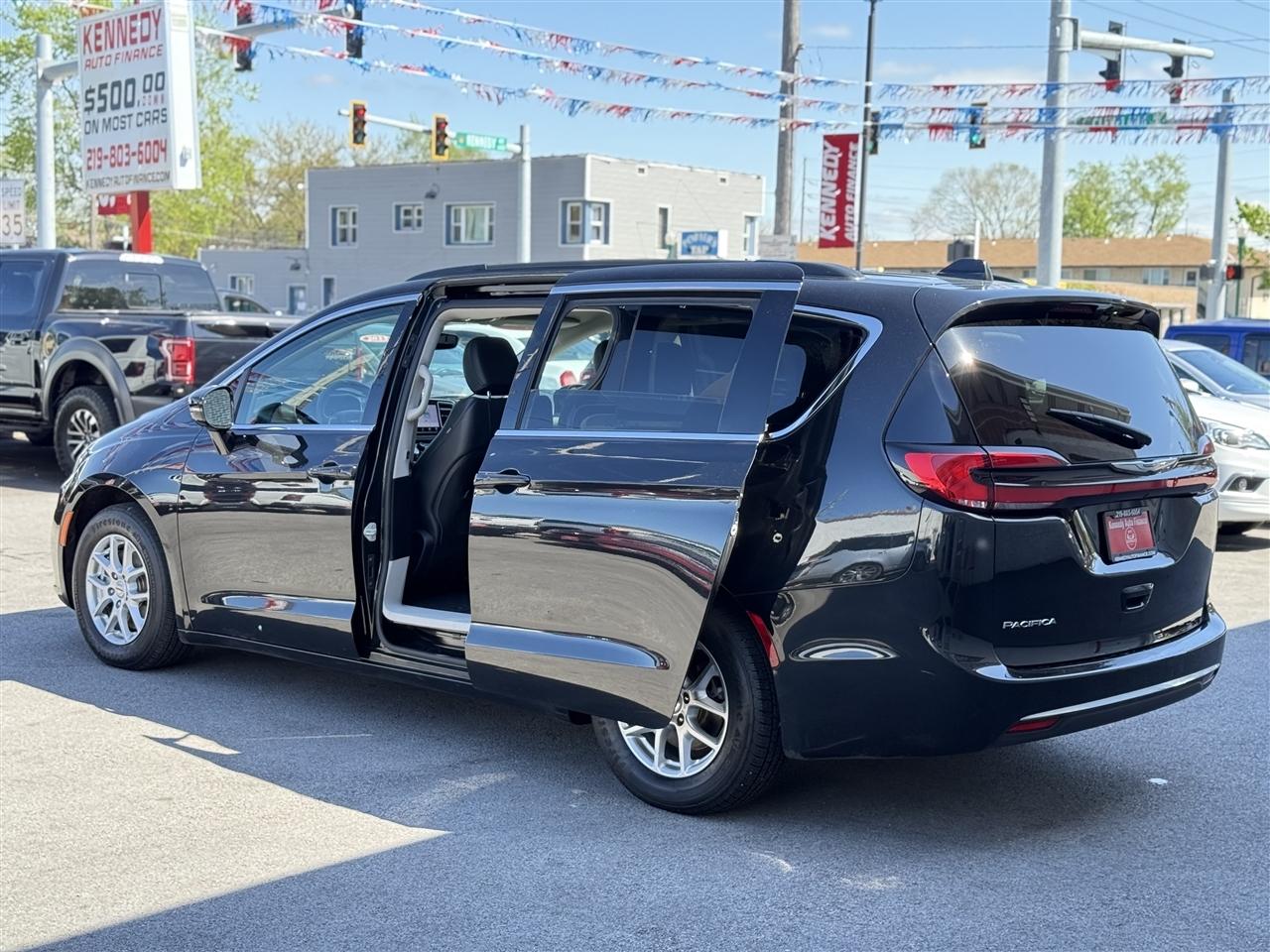 Chrysler Pacifica Touring L FWD 2022