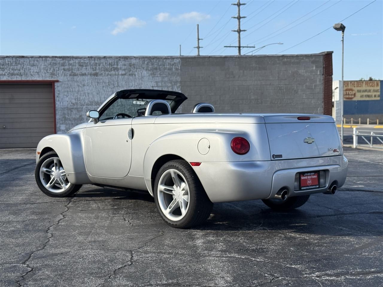 Chevrolet SSR Reg Cab 116.0" WB LS 2006