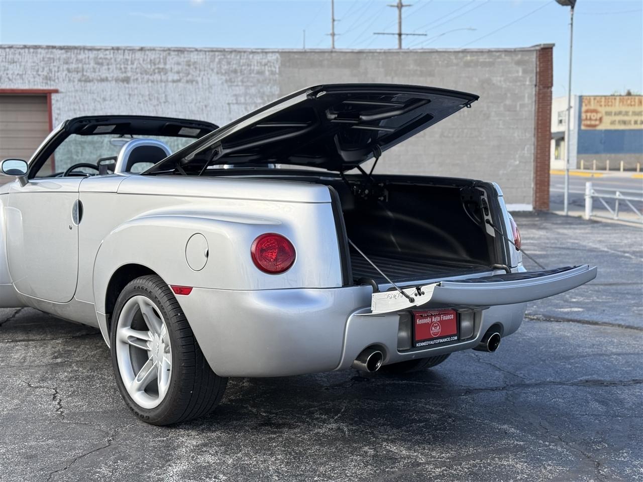 Chevrolet SSR Reg Cab 116.0" WB LS 2006