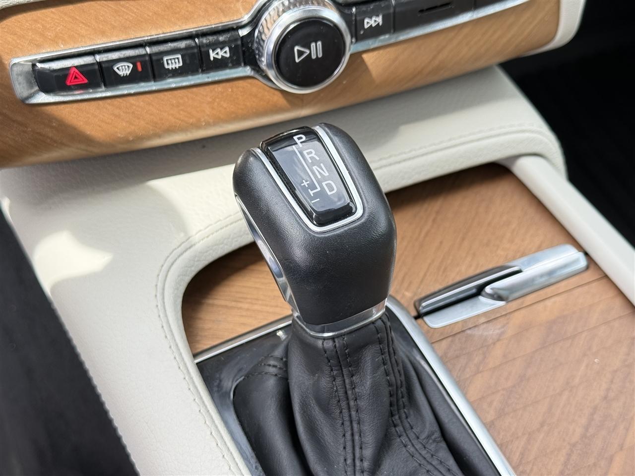 Volvo XC90 T6 AWD Momentum 7P 2022