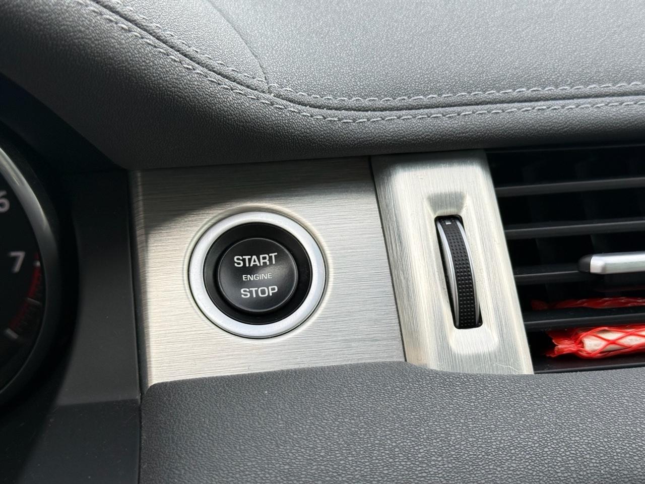 Land Rover Range Rover Evoque 5 Door SE 2017