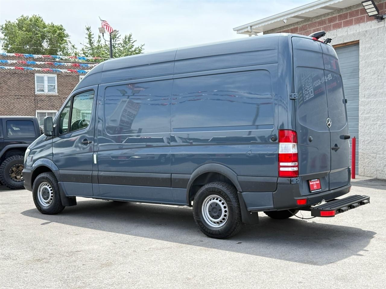 Mercedes-Benz Sprinter Cargo Van 2500 Standard Roof V6 144" Worker RWD 2018