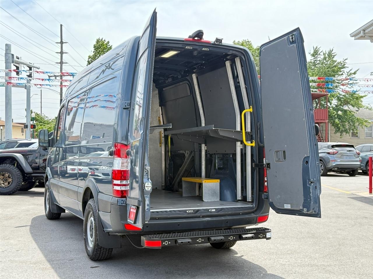 Mercedes-Benz Sprinter Cargo Van 2500 Standard Roof V6 144" Worker RWD 2018