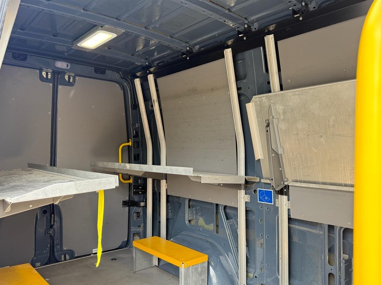 Mercedes-Benz Sprinter Cargo Van 2500 Standard Roof V6 144" Worker RWD 2018