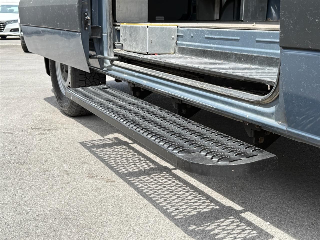 Mercedes-Benz Sprinter Cargo Van 2500 Standard Roof V6 144" Worker RWD 2018