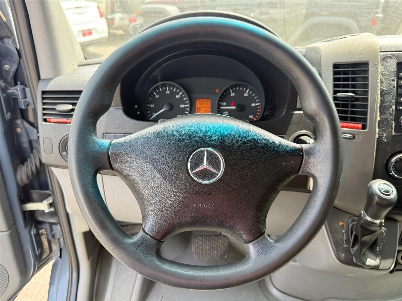 Mercedes-Benz Sprinter Cargo Van 2500 Standard Roof V6 144" Worker RWD 2018