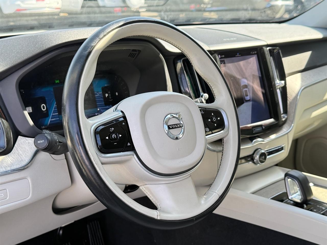 Volvo XC60 B5 FWD Plus Bright Theme 2023