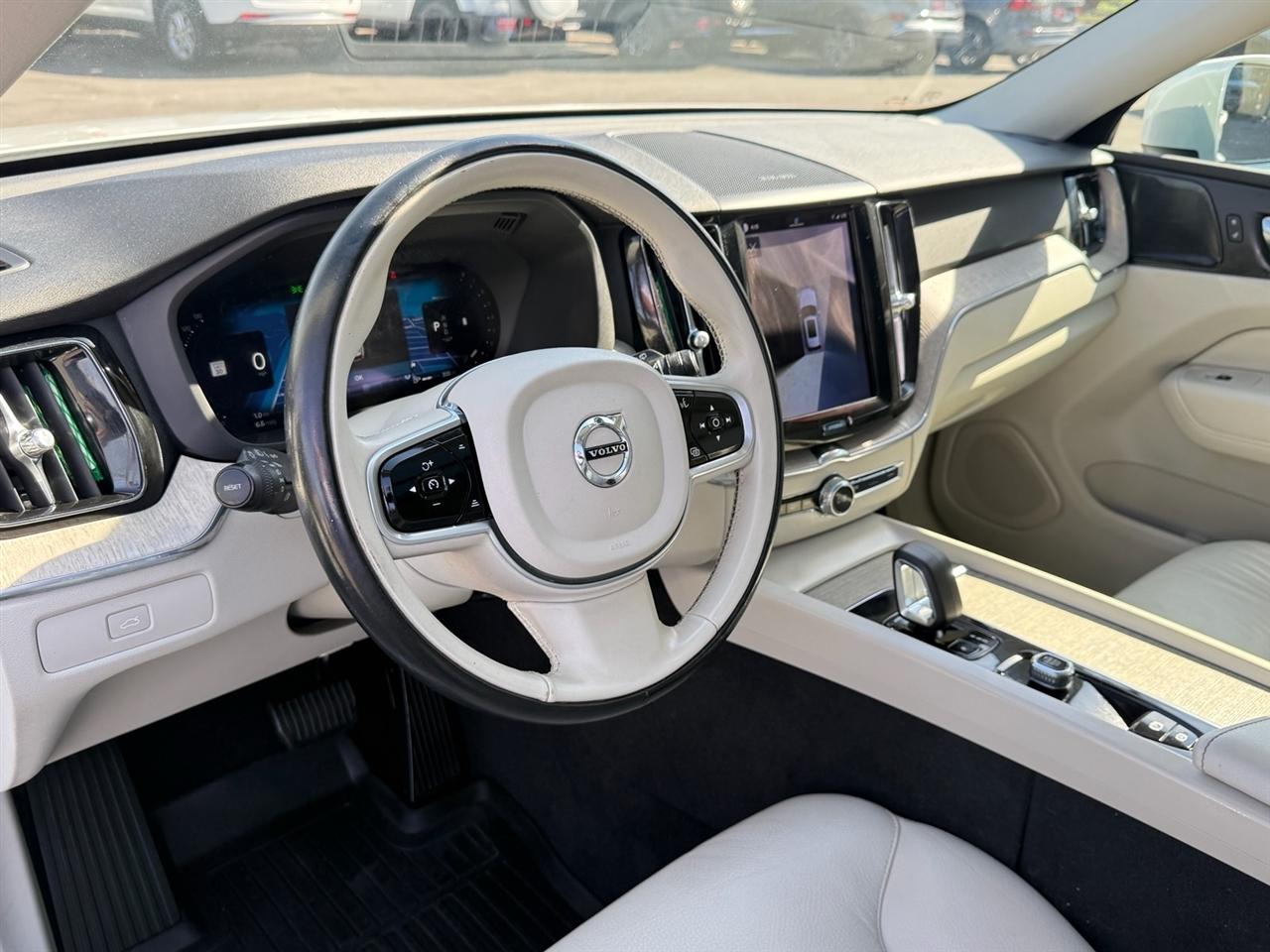 Volvo XC60 B5 FWD Plus Bright Theme 2023