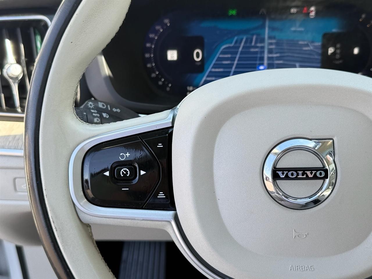 Volvo XC60 B5 FWD Plus Bright Theme 2023