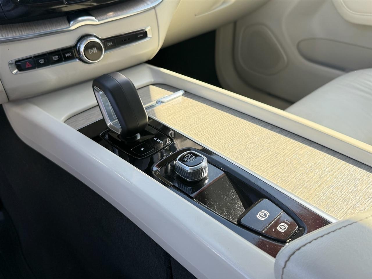 Volvo XC60 B5 FWD Plus Bright Theme 2023