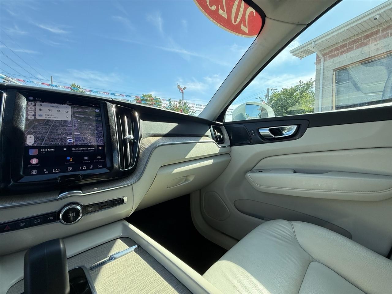 Volvo XC60 B5 FWD Plus Bright Theme 2023