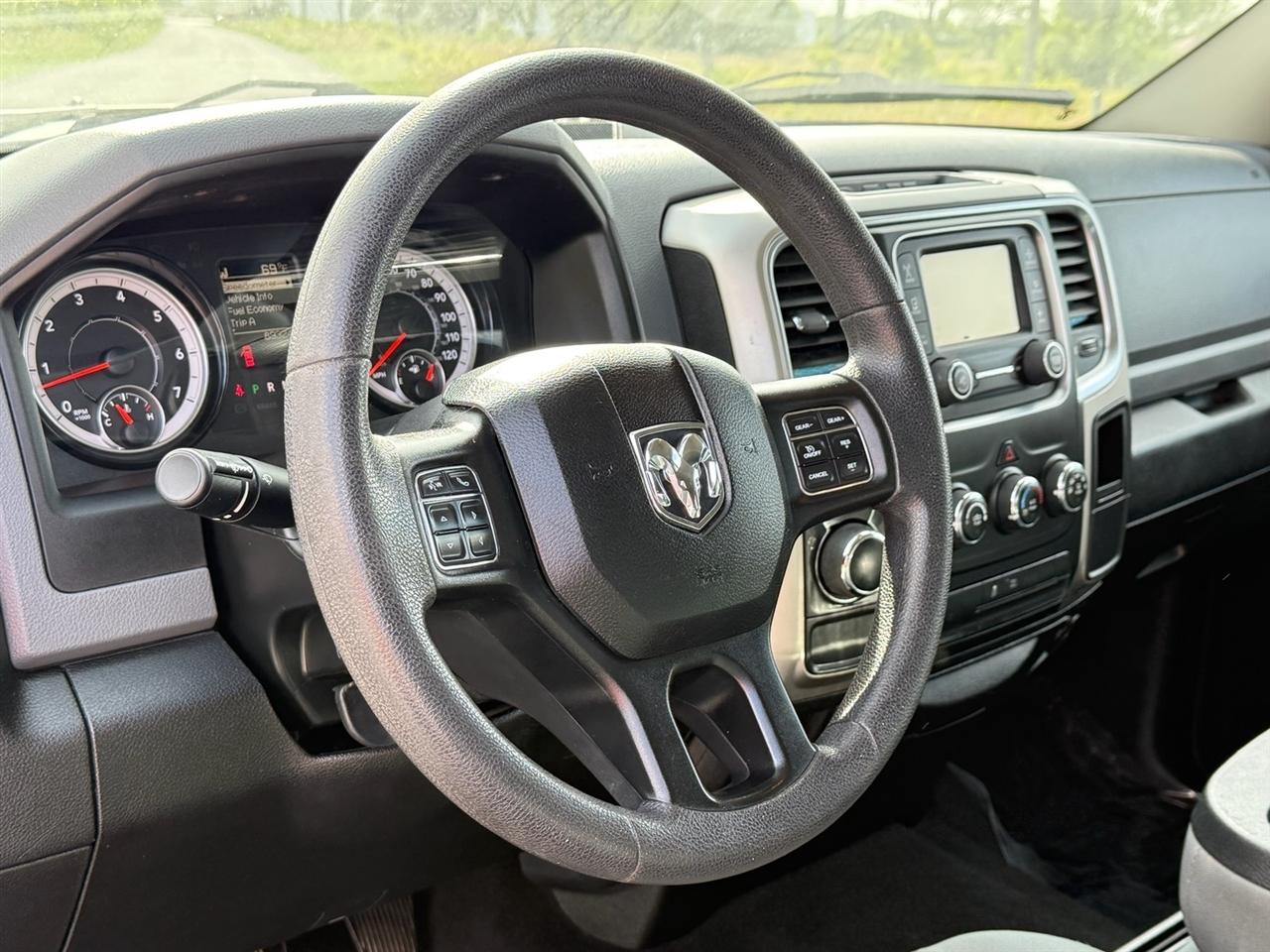 RAM 1500 Classic SLT 4x2 Crew Cab 6'4" Box 2020