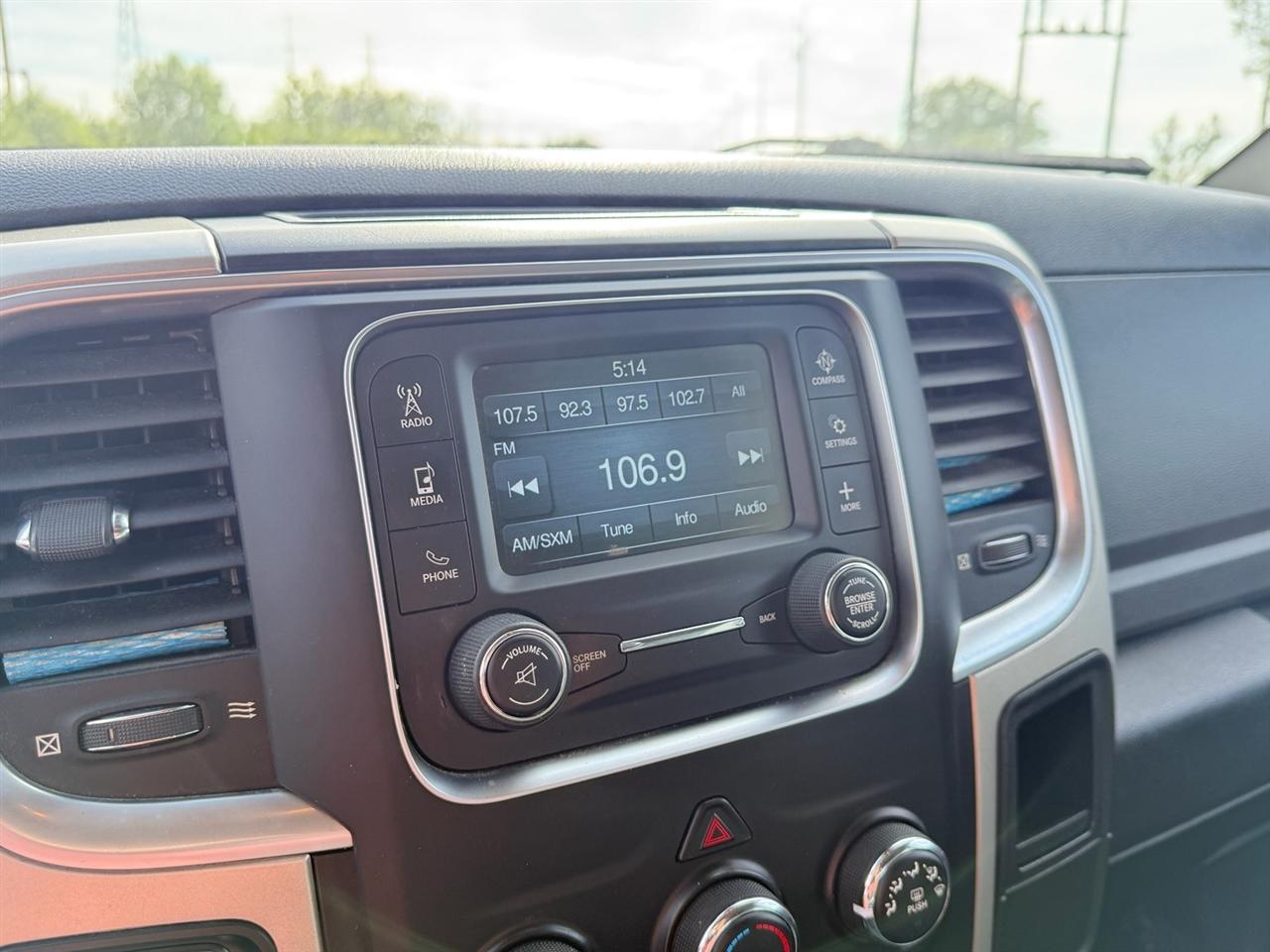 RAM 1500 Classic SLT 4x2 Crew Cab 6'4" Box 2020