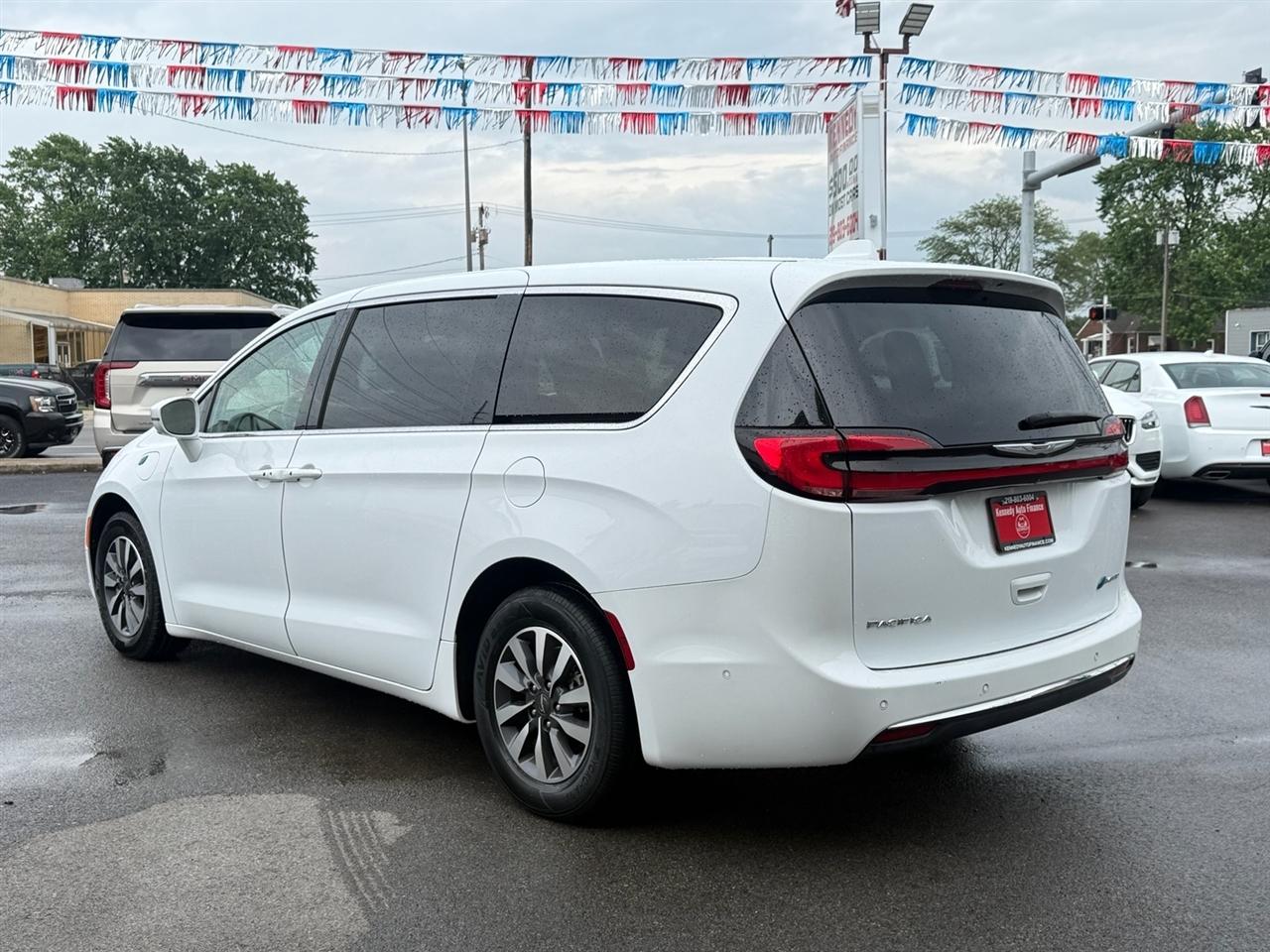 Chrysler Pacifica Hybrid Touring L FWD 2022
