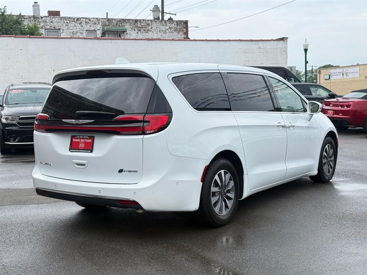 Chrysler Pacifica Hybrid Touring L FWD 2022