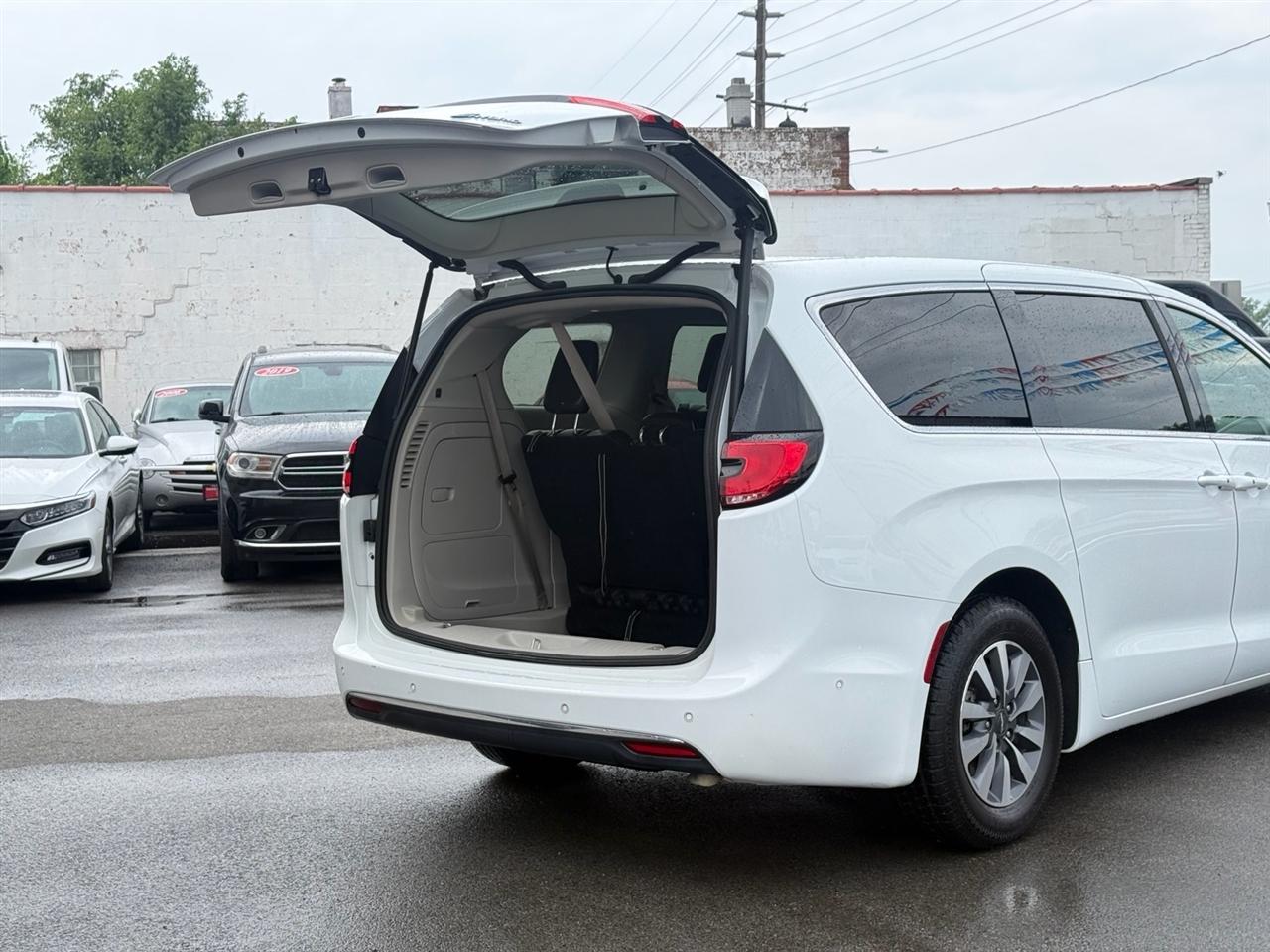 Chrysler Pacifica Hybrid Touring L FWD 2022