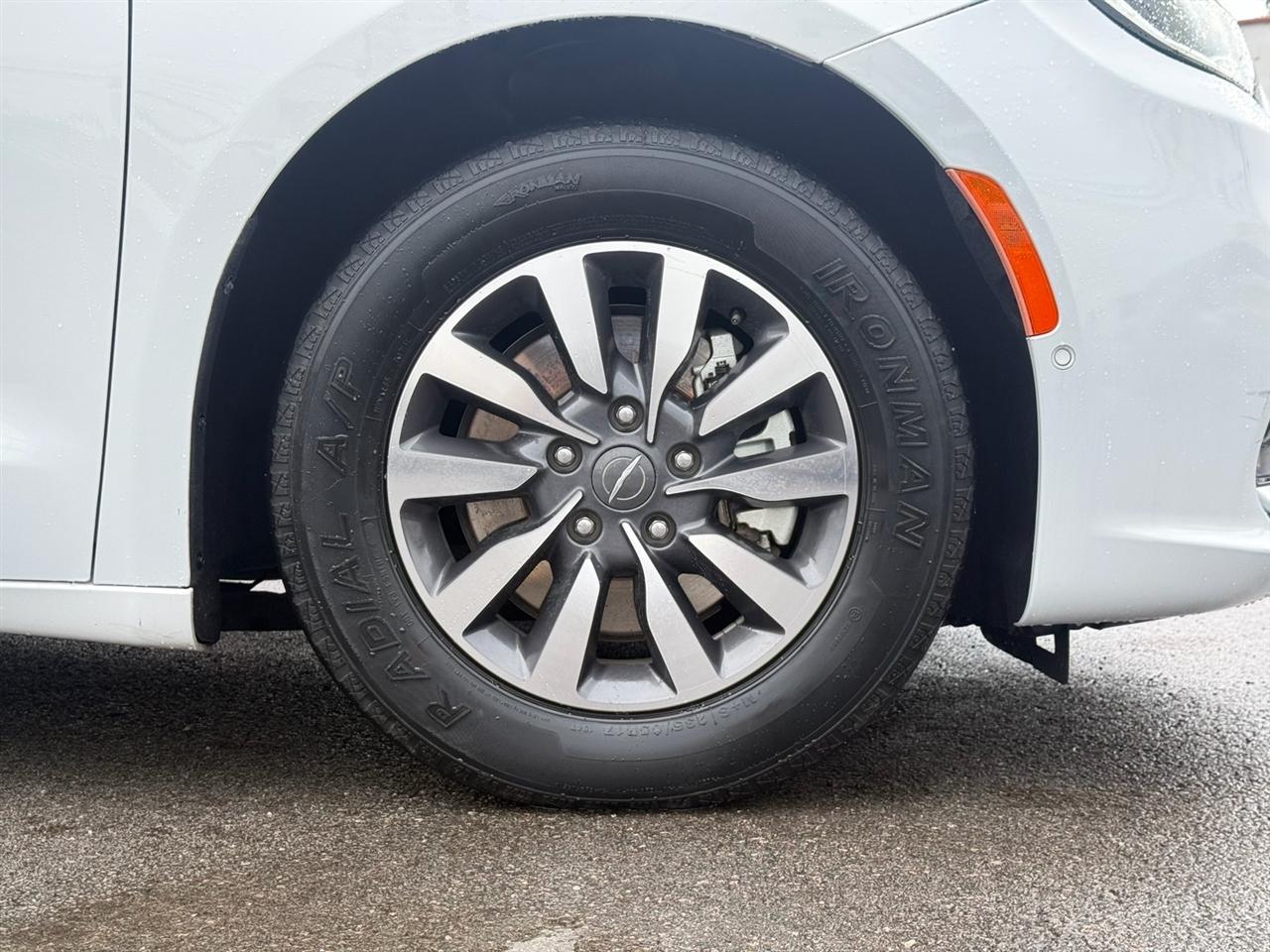 Chrysler Pacifica Hybrid Touring L FWD 2022