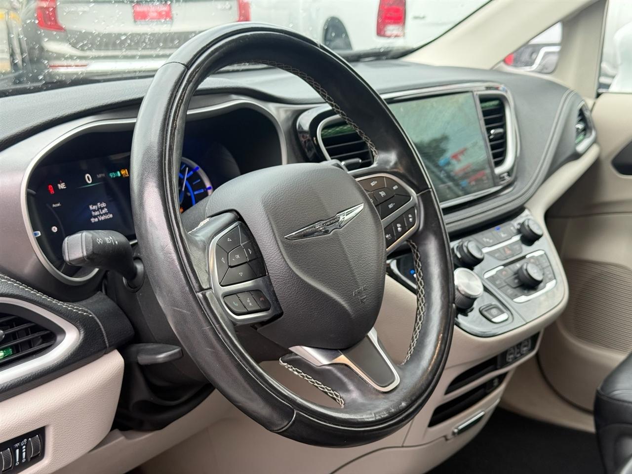 Chrysler Pacifica Hybrid Touring L FWD 2022