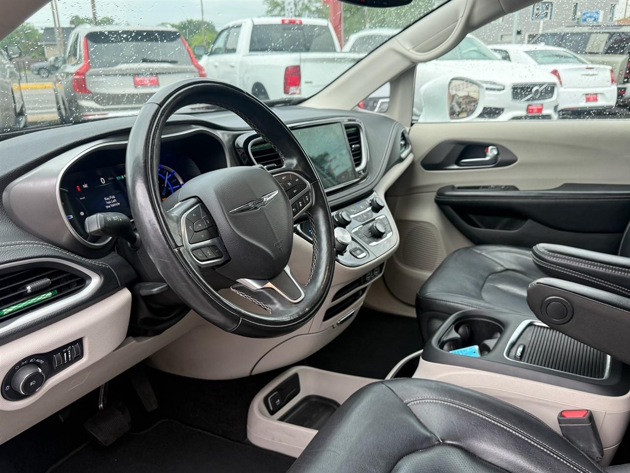 Chrysler Pacifica Hybrid Touring L FWD 2022