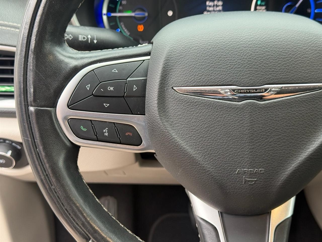 Chrysler Pacifica Hybrid Touring L FWD 2022