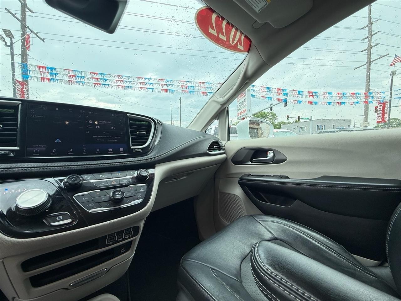 Chrysler Pacifica Hybrid Touring L FWD 2022