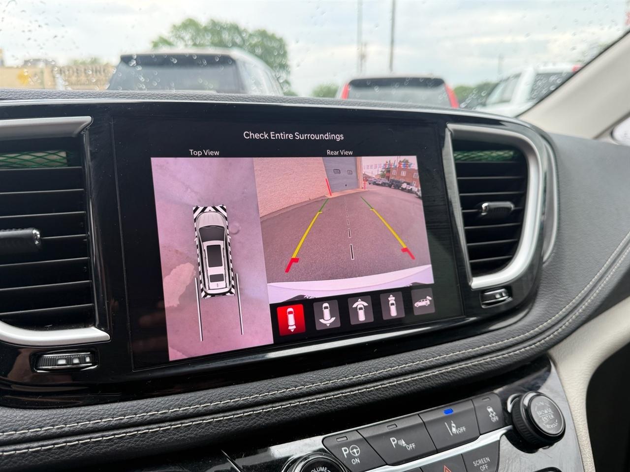Chrysler Pacifica Hybrid Touring L FWD 2022