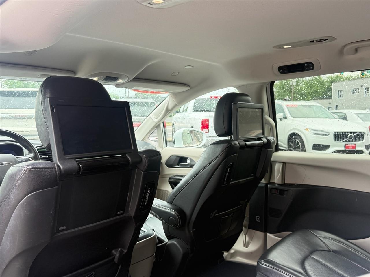 Chrysler Pacifica Hybrid Touring L FWD 2022