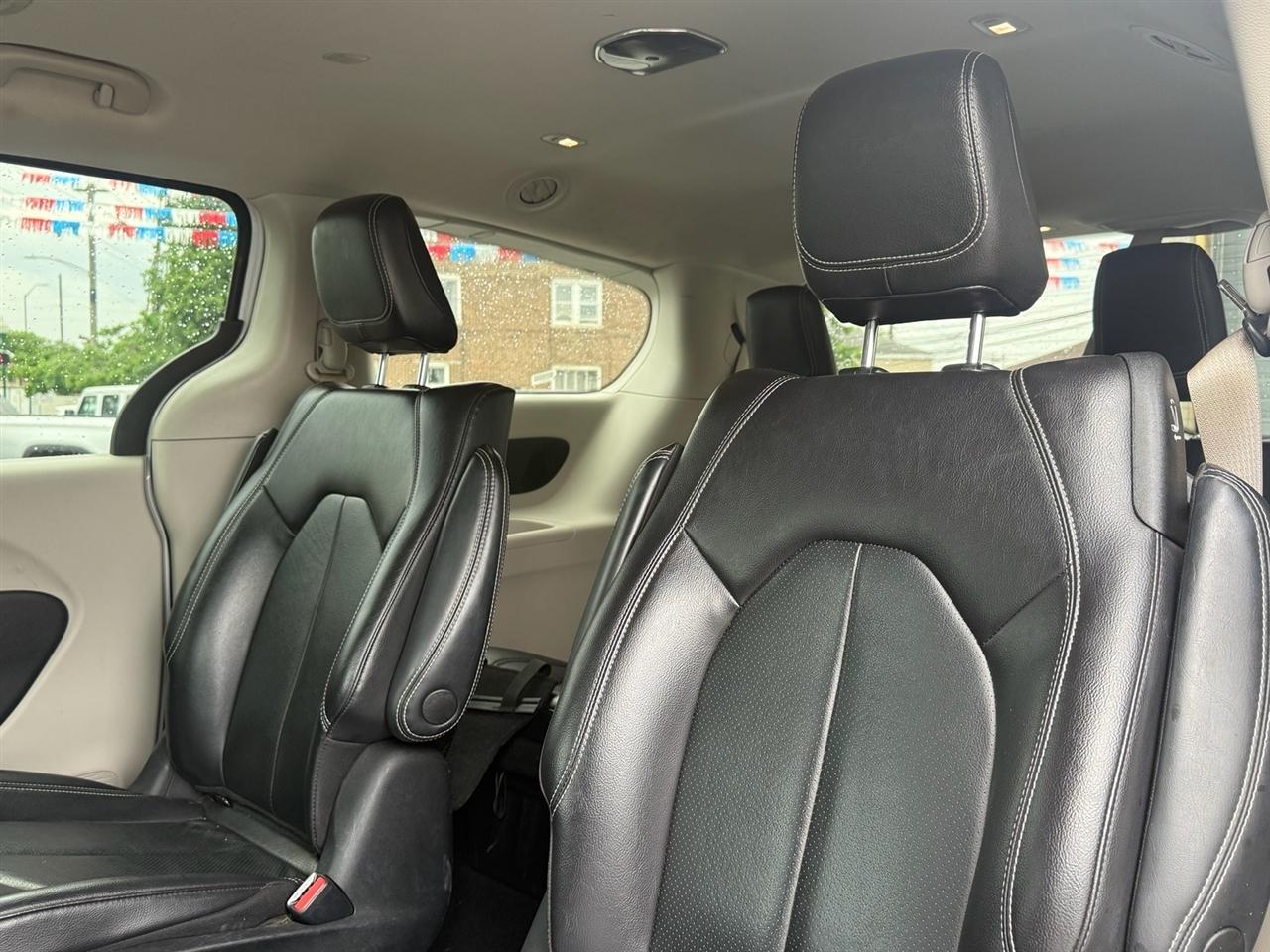Chrysler Pacifica Hybrid Touring L FWD 2022