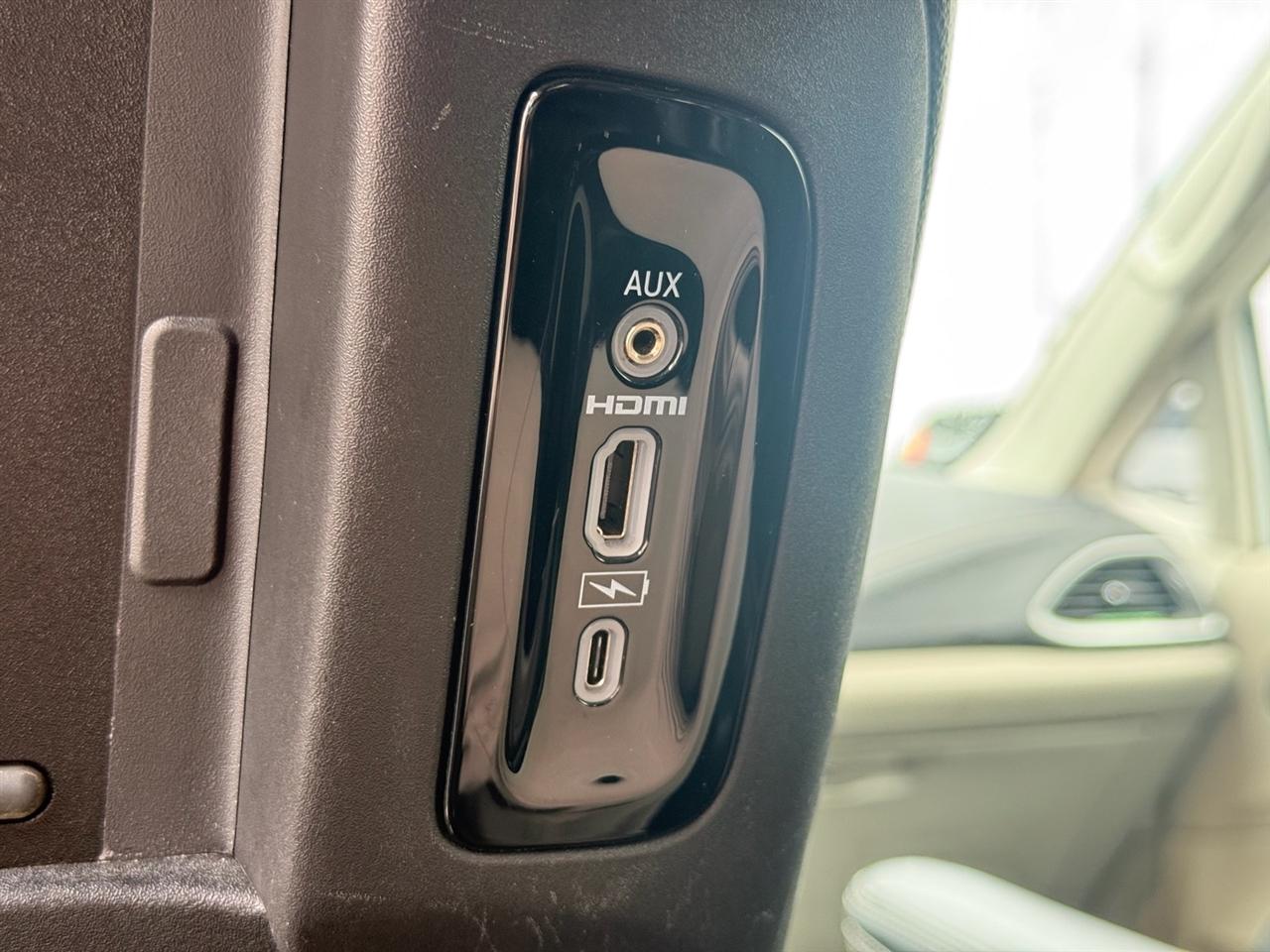 Chrysler Pacifica Hybrid Touring L FWD 2022