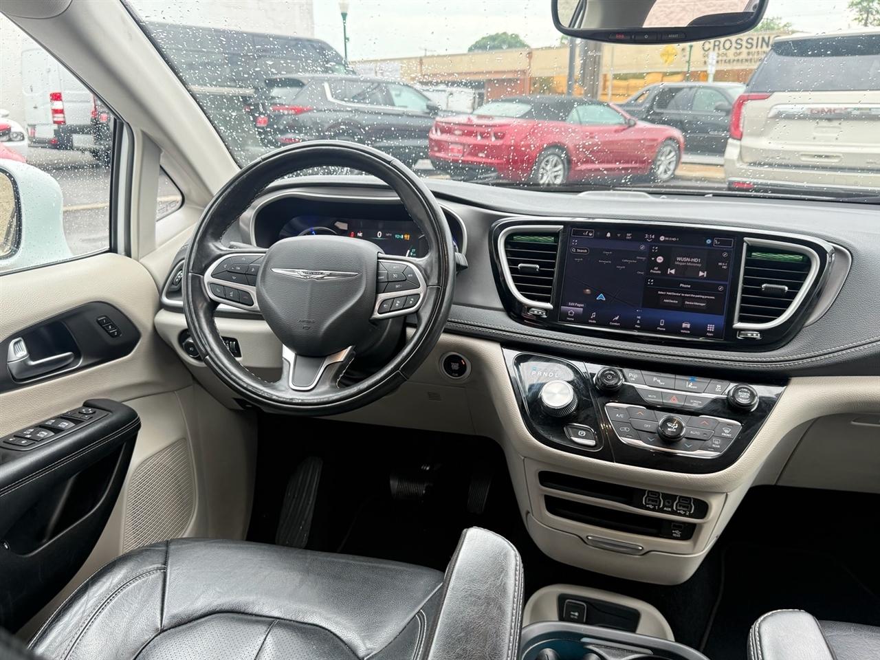 Chrysler Pacifica Hybrid Touring L FWD 2022