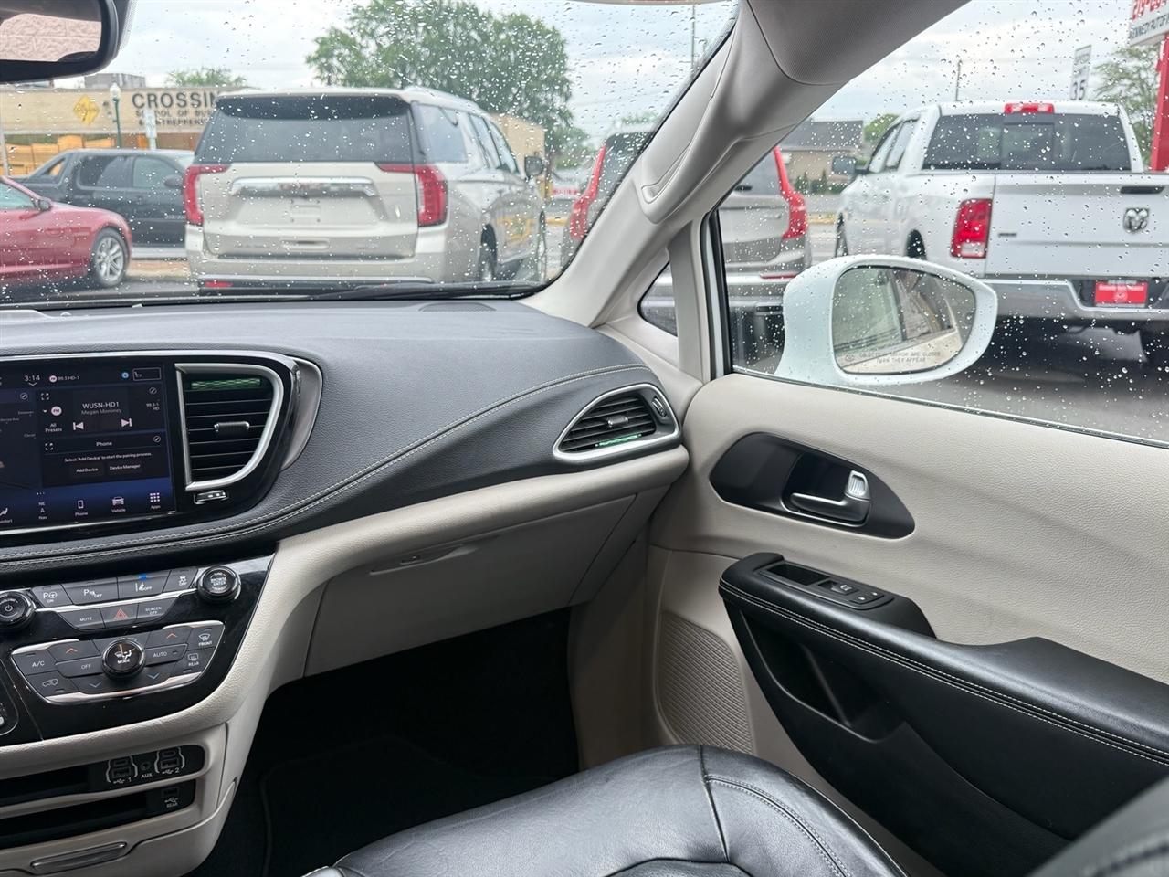 Chrysler Pacifica Hybrid Touring L FWD 2022