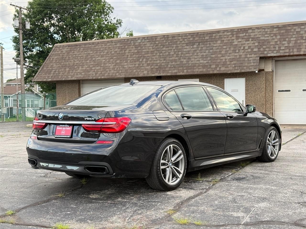 BMW 7 Series 4dr Sdn 750i xDrive AWD 2016