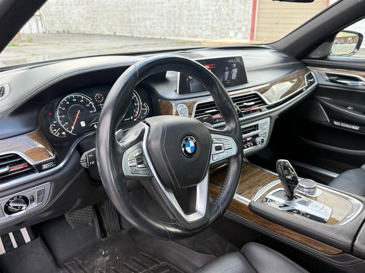 BMW 7 Series 4dr Sdn 750i xDrive AWD 2016