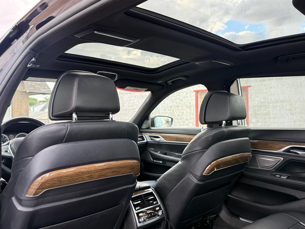 BMW 7 Series 4dr Sdn 750i xDrive AWD 2016