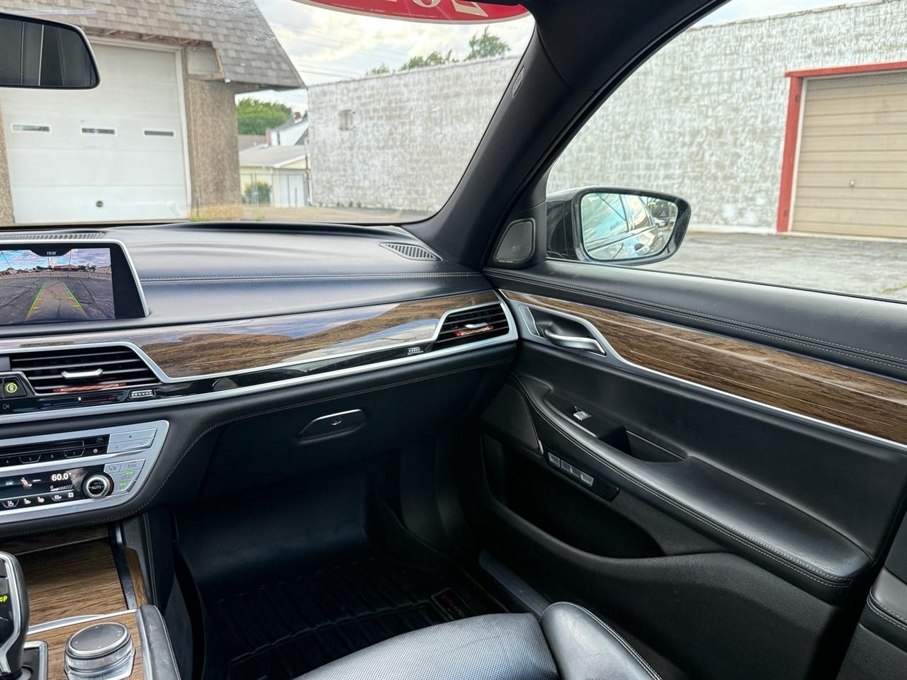 BMW 7 Series 4dr Sdn 750i xDrive AWD 2016