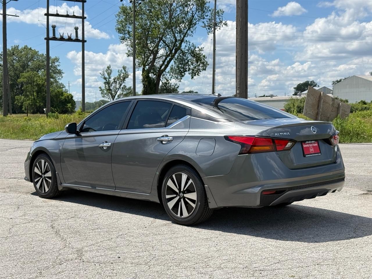 Nissan Altima 2.5 SV Sedan 2021