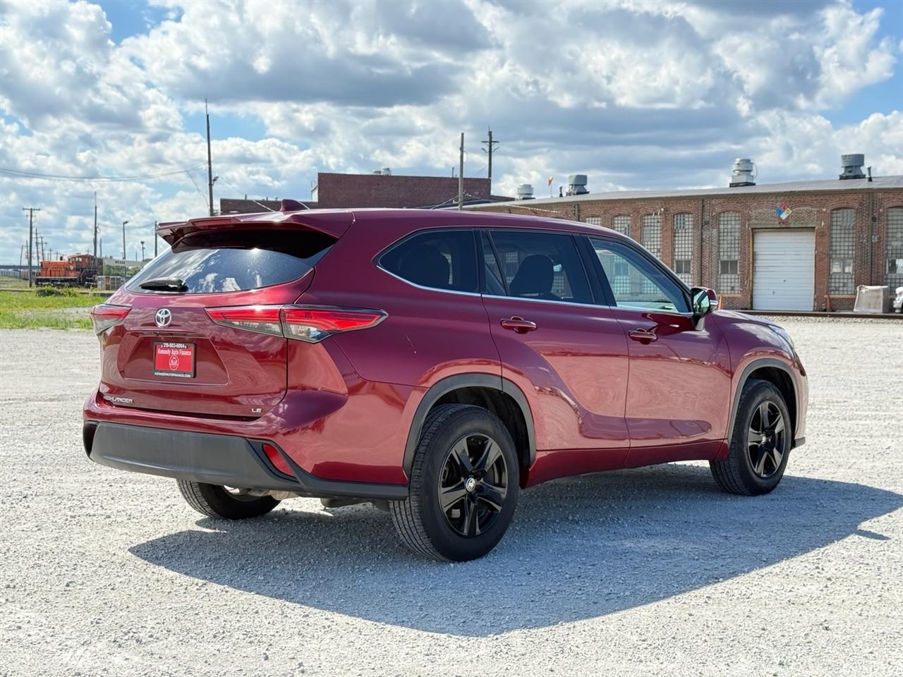 Toyota Highlander LE FWD (Natl) 2021