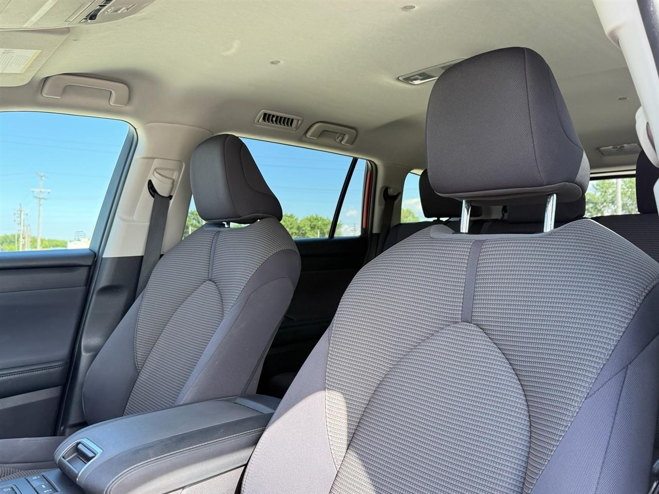 Toyota Highlander LE FWD (Natl) 2021