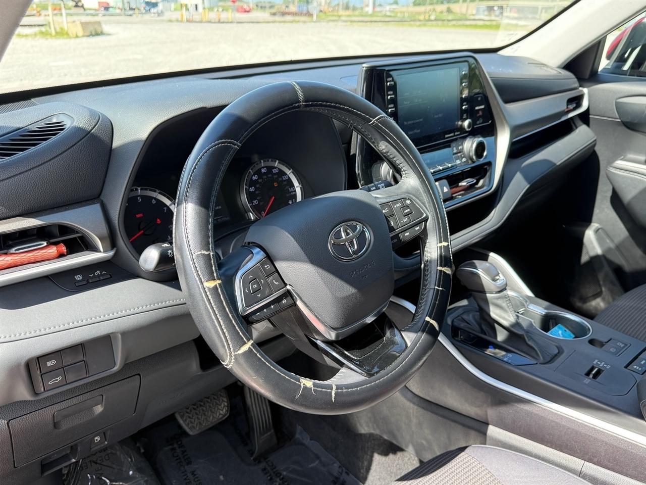 Toyota Highlander LE FWD (Natl) 2021
