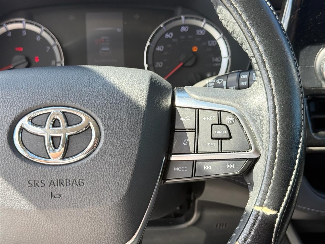 Toyota Highlander LE FWD (Natl) 2021