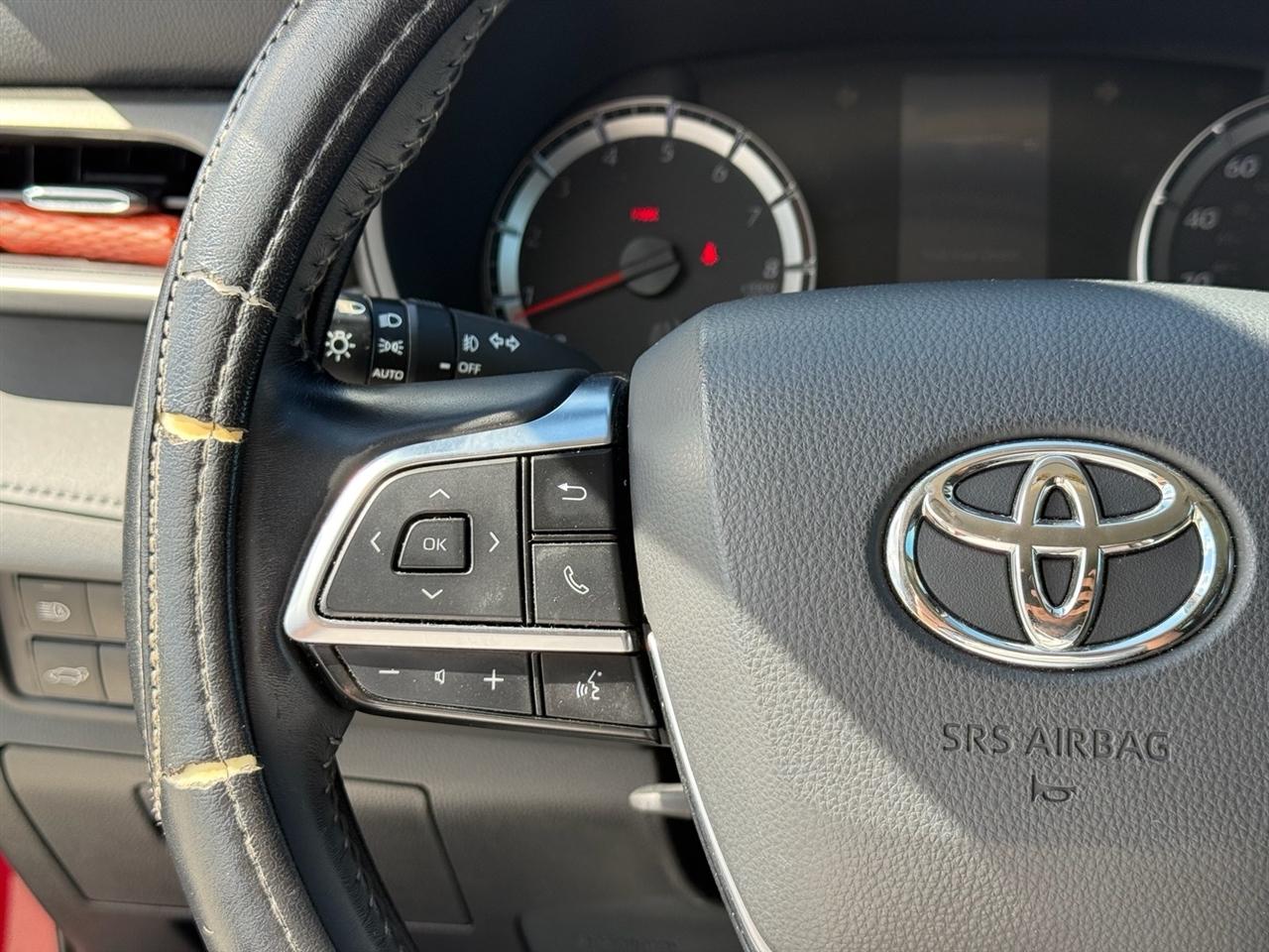 Toyota Highlander LE FWD (Natl) 2021