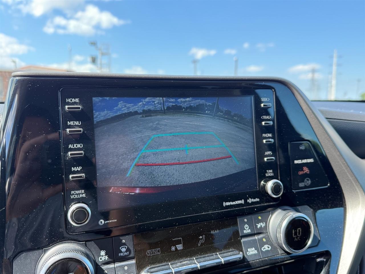 Toyota Highlander LE FWD (Natl) 2021