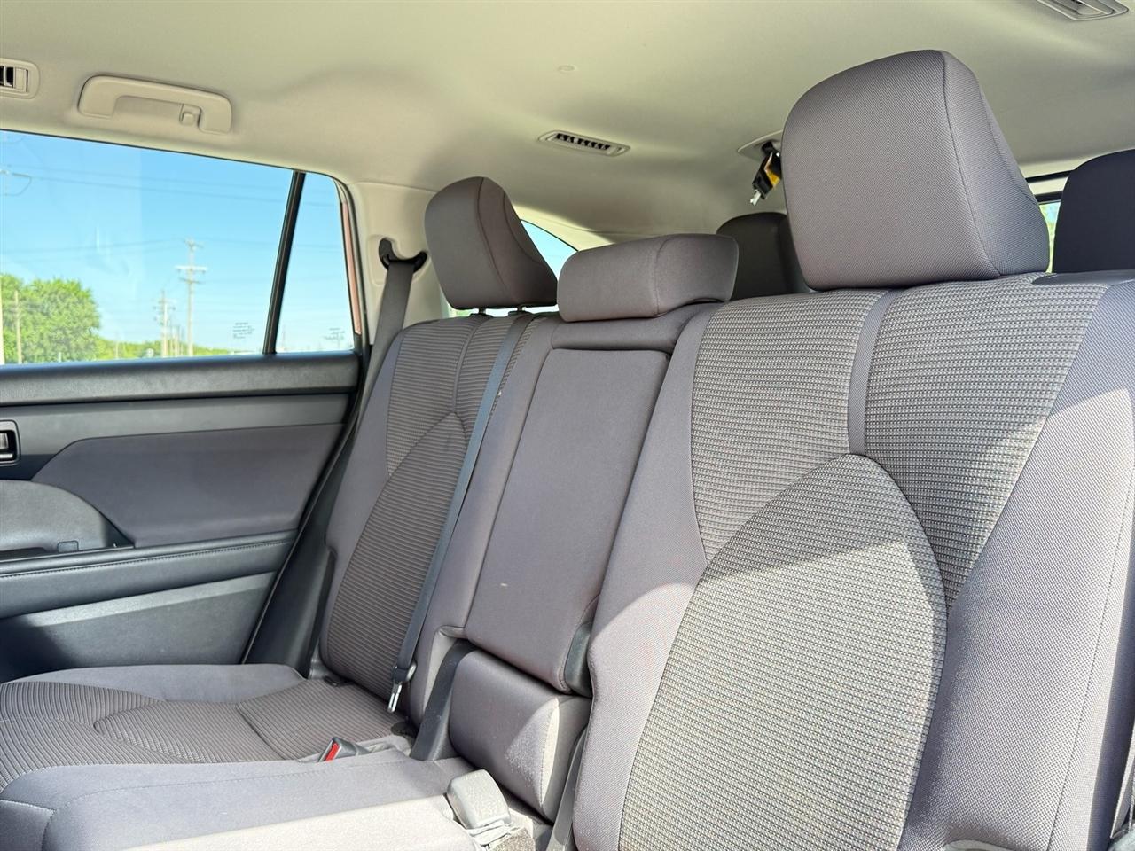 Toyota Highlander LE FWD (Natl) 2021