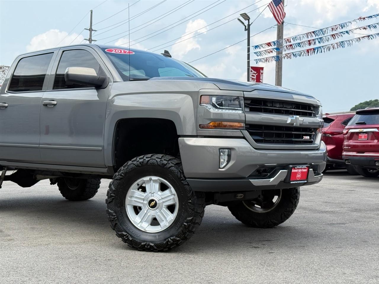 Chevrolet Silverado 1500 4WD Crew Cab 143.5" LT w/2LT 2017