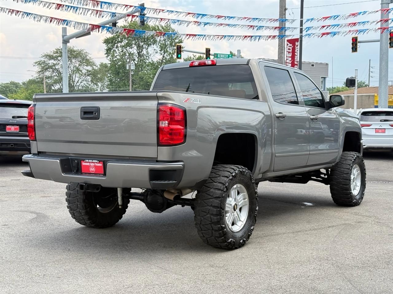 Chevrolet Silverado 1500 4WD Crew Cab 143.5" LT w/2LT 2017