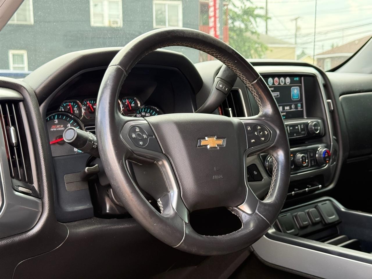 Chevrolet Silverado 1500 4WD Crew Cab 143.5" LT w/2LT 2017